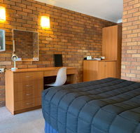 Peter Allen Motor Inn - Australian Directory