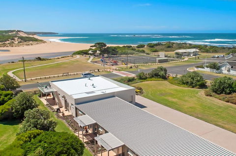 Peterborough House Motel - Australian Directory 3