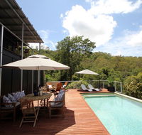 Phoenix Eumundi Bed  Breakfast