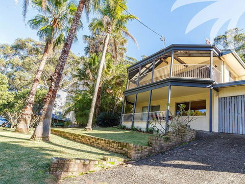 Picturesque Lizzie Palms 1 - Australian Directory 3