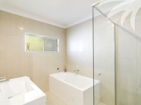 Picturesque Lizzie Palms 1 - Australian Directory 2