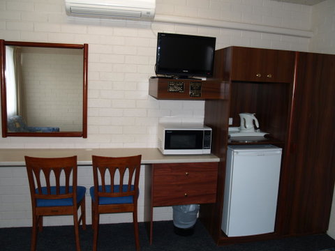 Pigeon House Motor Inn - Australian Directory 3