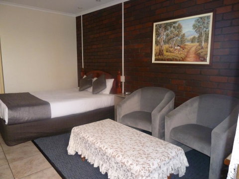 Pioneer Lodge Motel - Australian Directory 1