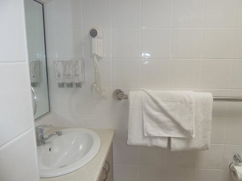 Pioneer Lodge Motel - Australian Directory 3