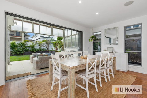 PIRIE BEACH House - Australian Directory 2