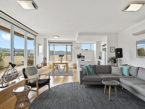 POINT GREY APARTMENT ONE - VIEWPOINT - Australian Directory 2