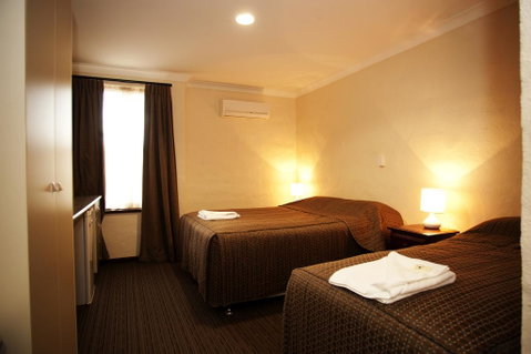 Prince Of Wales Hotel, Bunbury - Australian Directory 3