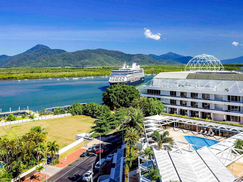 Pullman Reef Hotel Casino - Australian Directory 1