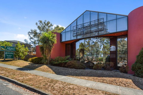 Quality Hotel Manor - Australian Directory 1