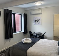 Queens Arms Hotel - Australian Directory