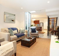 Quiet Family Home With Garden Courtyard Near Cafes - Australian Directory