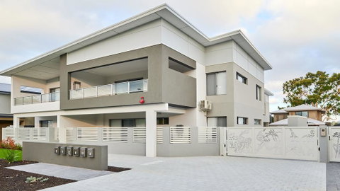 Quiet Garden City Unit - Free WiFi & Parking - Australian Directory 2