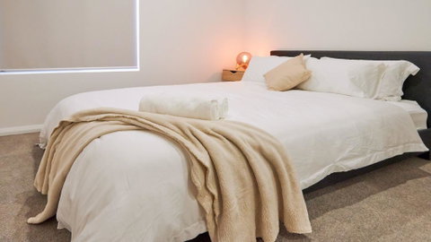 Quiet Large Balcony Living - Australian Directory 1