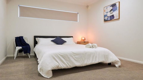 Quiet Large Balcony Living - Australian Directory 2