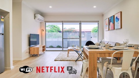 Quiet Large Balcony Living - Australian Directory 0