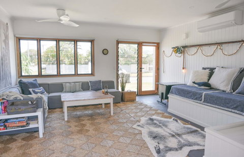 Quiet Pet Friendly Home 3 Houses To Beach Entry With Private Pool Walk To Shops - Australian Directory 1
