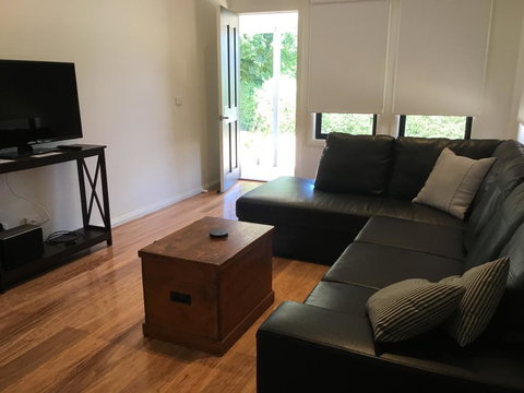 Rail Trail Cottage - Australian Directory 1