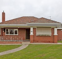 Red Brick Beauty - Central Cottage - Australian Directory