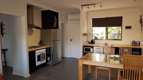 Red Ochre - Large 1BR With Private Courtyard - Australian Directory 2