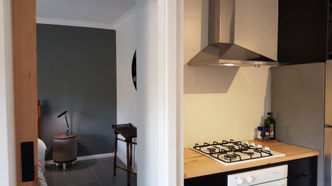Red Ochre - Large 1BR With Private Courtyard - Australian Directory 3