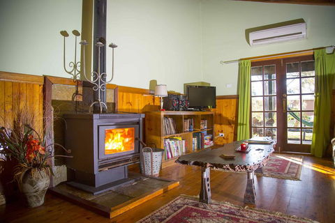 Red Tractor Retreat - Australian Directory 3