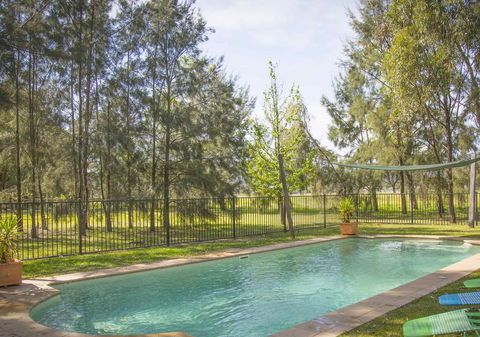 Red Tractor Retreat - Australian Directory 2
