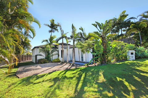 Relax At Coolum - Australian Directory 1
