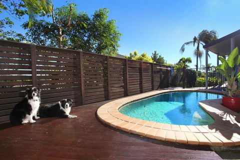 Relax At Coolum - Australian Directory 0