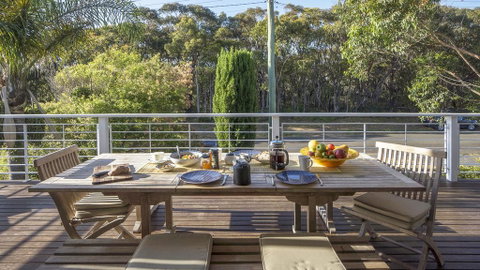 Rennies Retreat-Bushland & Ocean Views - Australian Directory 2
