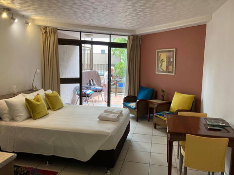 RENTAL: All $ Inclusive, Tidy Renovated Studio Apartment On The Strand, Pool,  - Australian Directory 1