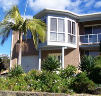 Retreat on Surf Beach - Australian Directory