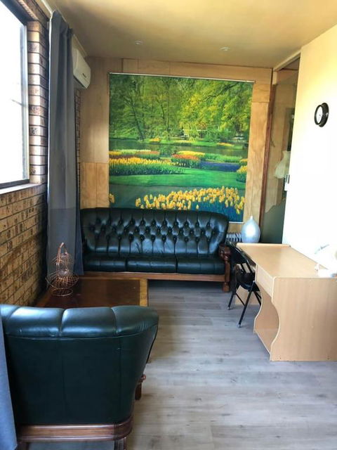 Retro 1bedroom Studio, Close To Airport&CBD - Australian Directory 3