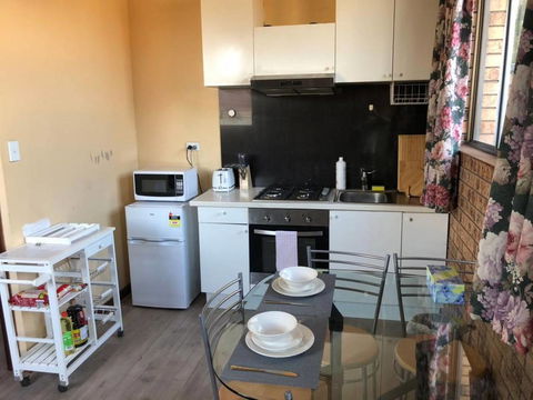 Retro 1bedroom Studio, Close To Airport&CBD - Australian Directory 1