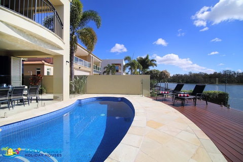Riverside Escape - Australian Directory 0