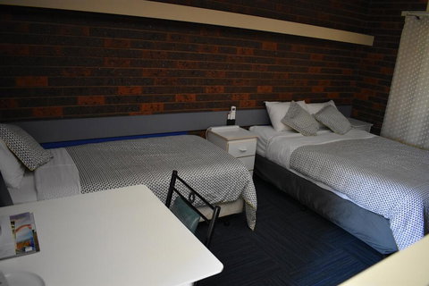 Riviana Motel - Australian Directory 2