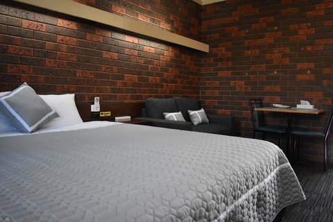 Riviana Motel - Australian Directory 1