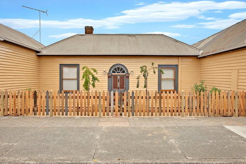 Robinson Cottage - Australian Directory 0
