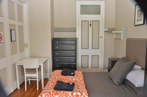 Royal Gatton Hotel - Australian Directory 1