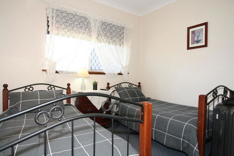 Safety Bay Guest House - Australian Directory 0