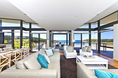 Sails On The Beachfront - Exclusive Seaside Home - Australian Directory 3