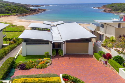Sails On The Beachfront - Exclusive Seaside Home - Australian Directory 0