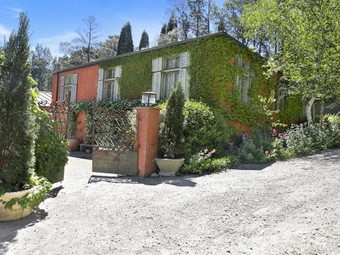 Saint Eloi - La Maison - Australian Directory 2