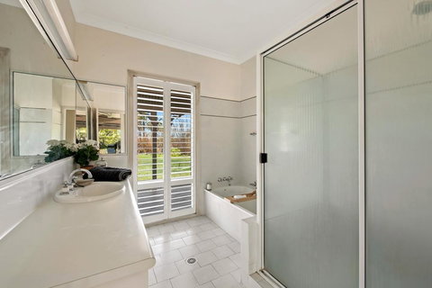 Saleview Estate - Australian Directory 1