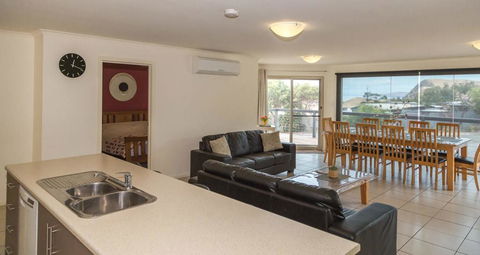 SALT - 37 Oceanview Drive - Australian Directory 3