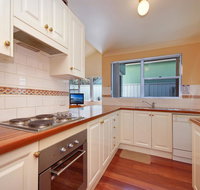 Salt Water  Fingal Bay - Australian Directory