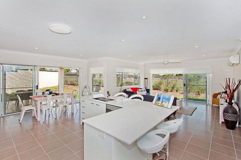 SALTY PAUSE @ BONDI HOUSE - Australian Directory 1