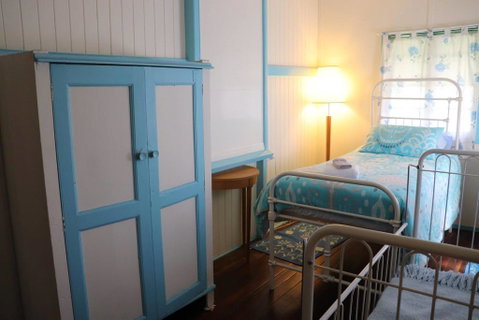 Samford Cottage - Australian Directory 3