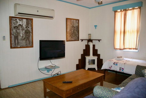 Samford Cottage - Australian Directory 2