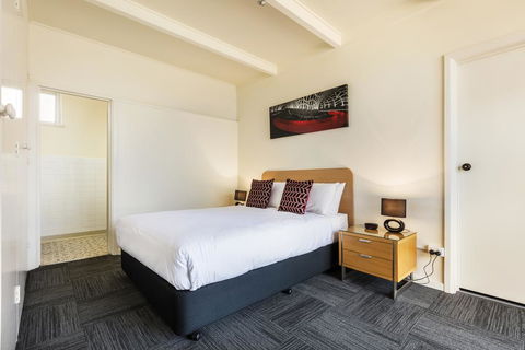 Sandbelt Club Hotel - Australian Directory 1