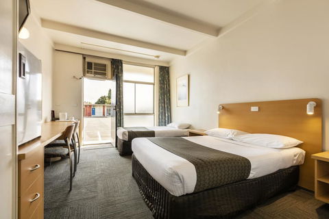 Sandbelt Club Hotel - Australian Directory 2